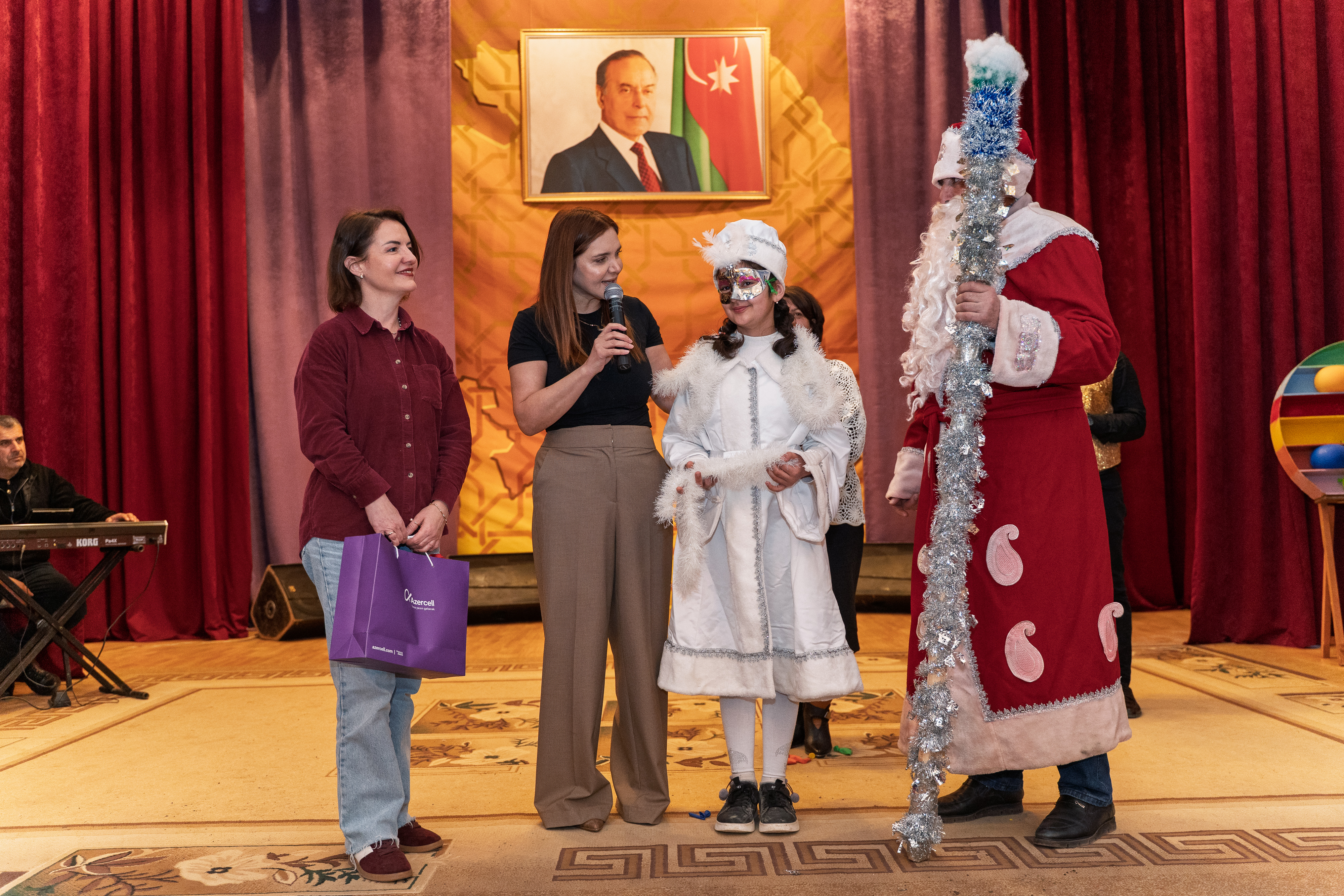 “Azercell Könüllüləri” uşaqlara bayram sevinci yaşatdı